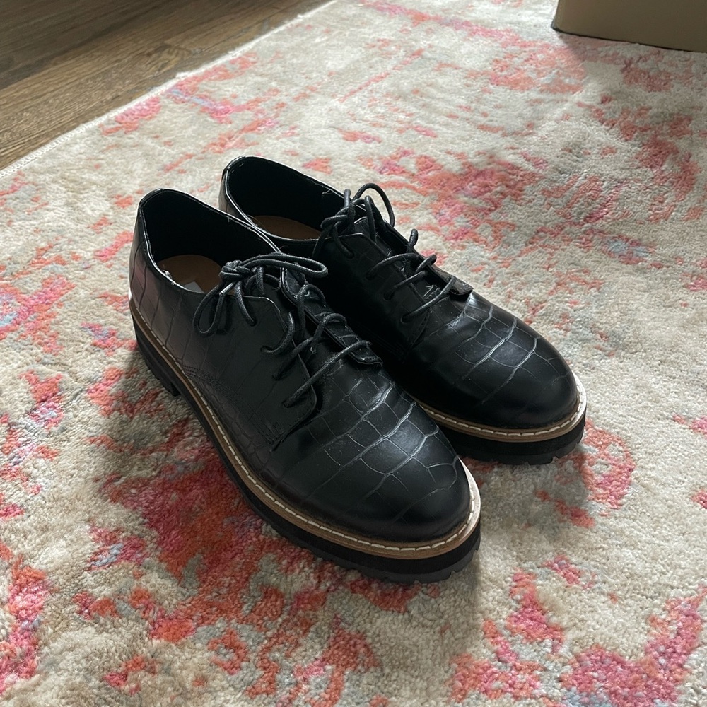 Steve Madden Black Lug Sole Crocodile Pattern Shoes